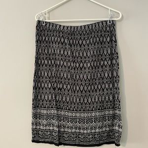 Black patterned pencil skirt